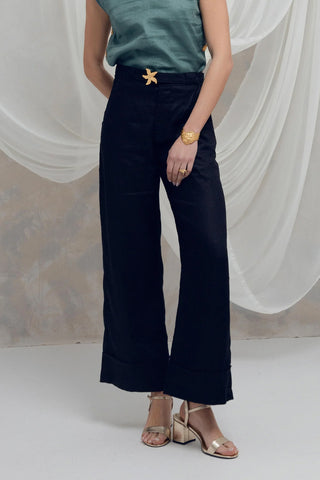 Pantalón en Lino Natural ilia Faride Negro con Boton chapado en Oro 24k