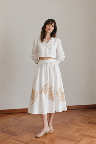 Set Faride Rosamaria & Blanca de Lino Bordado con Camisa Cropped y Falda Midi - Blanco