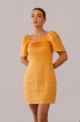Vestido Mini Faride Mayra con Escote Cuadrado y Mangas Abullonadas – Mostaza