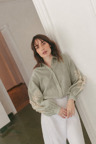 Camisa Faride Selva de Lino Bordada con Mangas Abullonadas - Verde