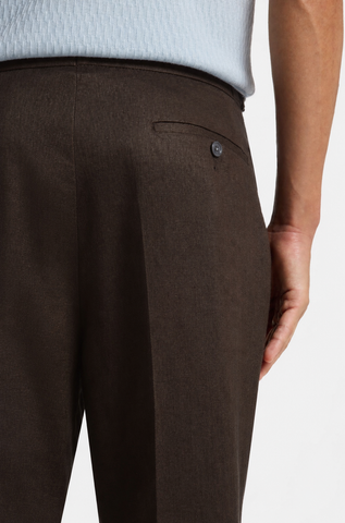 Pantalones BOSS de vestir de corte relajado con pliegues delanteros - Marrón Oscuro