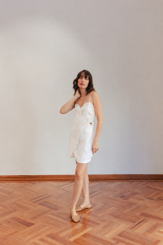 Vestido Corto Faride Tabasco de Lino con Falda Cruzada - Blanco