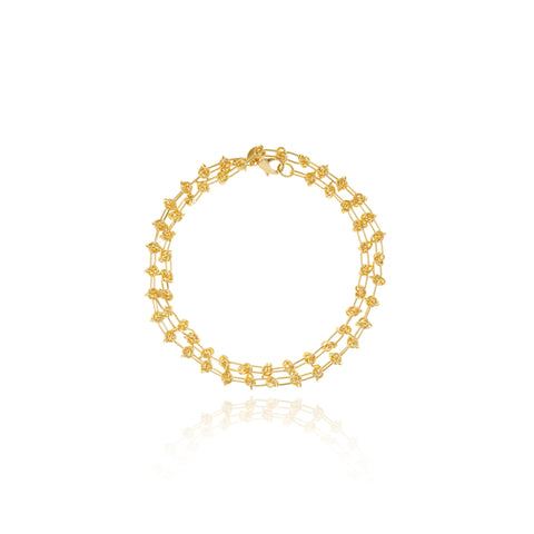 Collar Largo Cristina Sabatini Natalie con Baño de Oro y Detalles de Nudos – Dorado