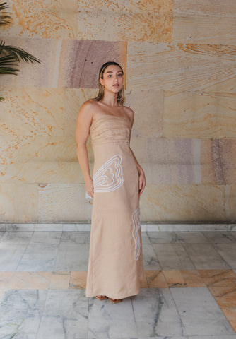 Vestido Maxi Faride Mariposa Strapless con Fruncido – Beige