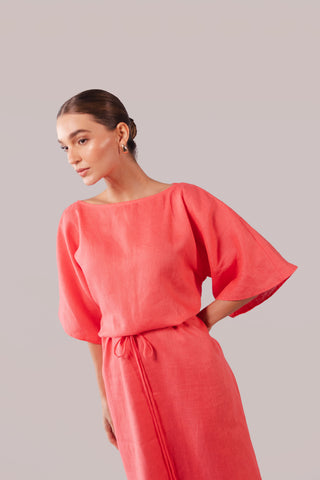Vestido Faride Sol con Cintura Ajustable y Manga Amplia – Coral