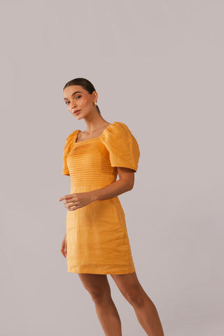 Vestido Mini Faride Mayra con Escote Cuadrado y Mangas Abullonadas – Mostaza
