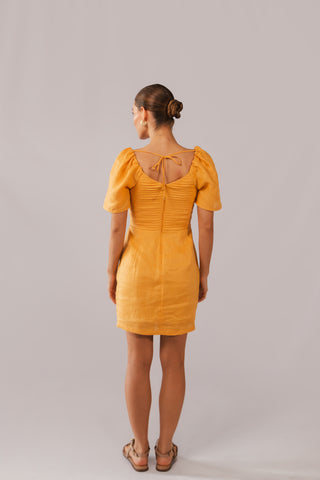 Vestido Mini Faride Mayra con Escote Cuadrado y Mangas Abullonadas – Mostaza