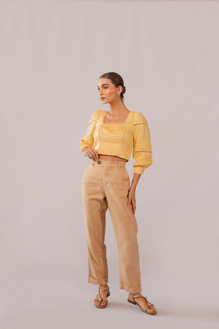 Blusa Faride Amatista Cropped con Pliegues – Amarillo