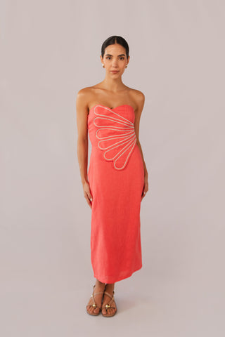 Vestido Midi Faride Coral Strapless con Detalle Escultural – Coral