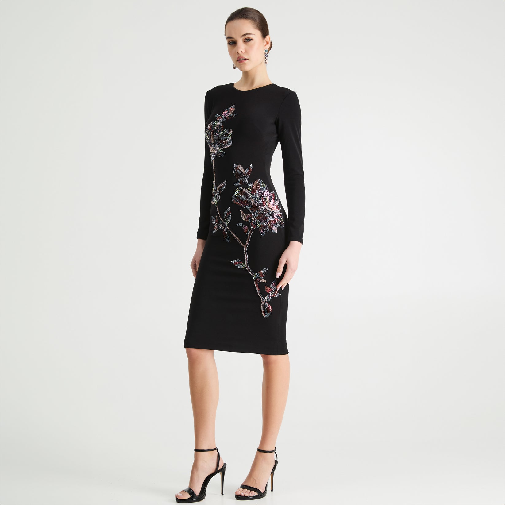 Vestido Midi HELSI Ivy Ajustado de Punto con Flores de Lentejuelas – Negro – vista 1