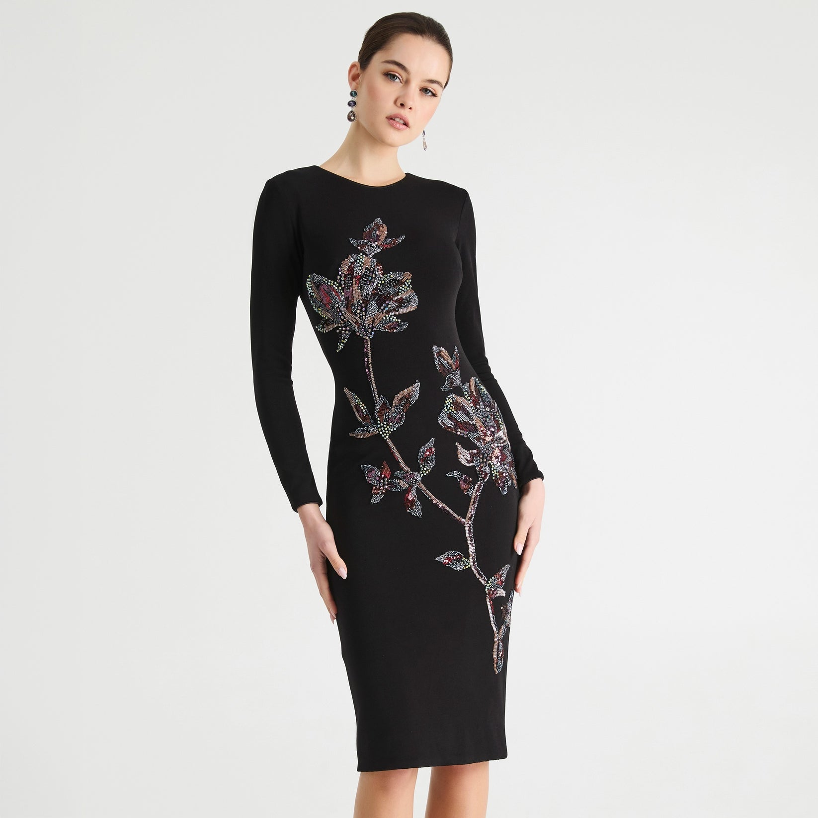 Vestido Midi HELSI Ivy Ajustado de Punto con Flores de Lentejuelas – Negro – vista 2