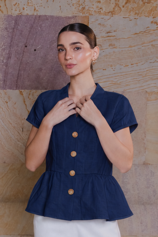 Blusa Faride Capri Peplum con Botones Dorados – Azul Marino