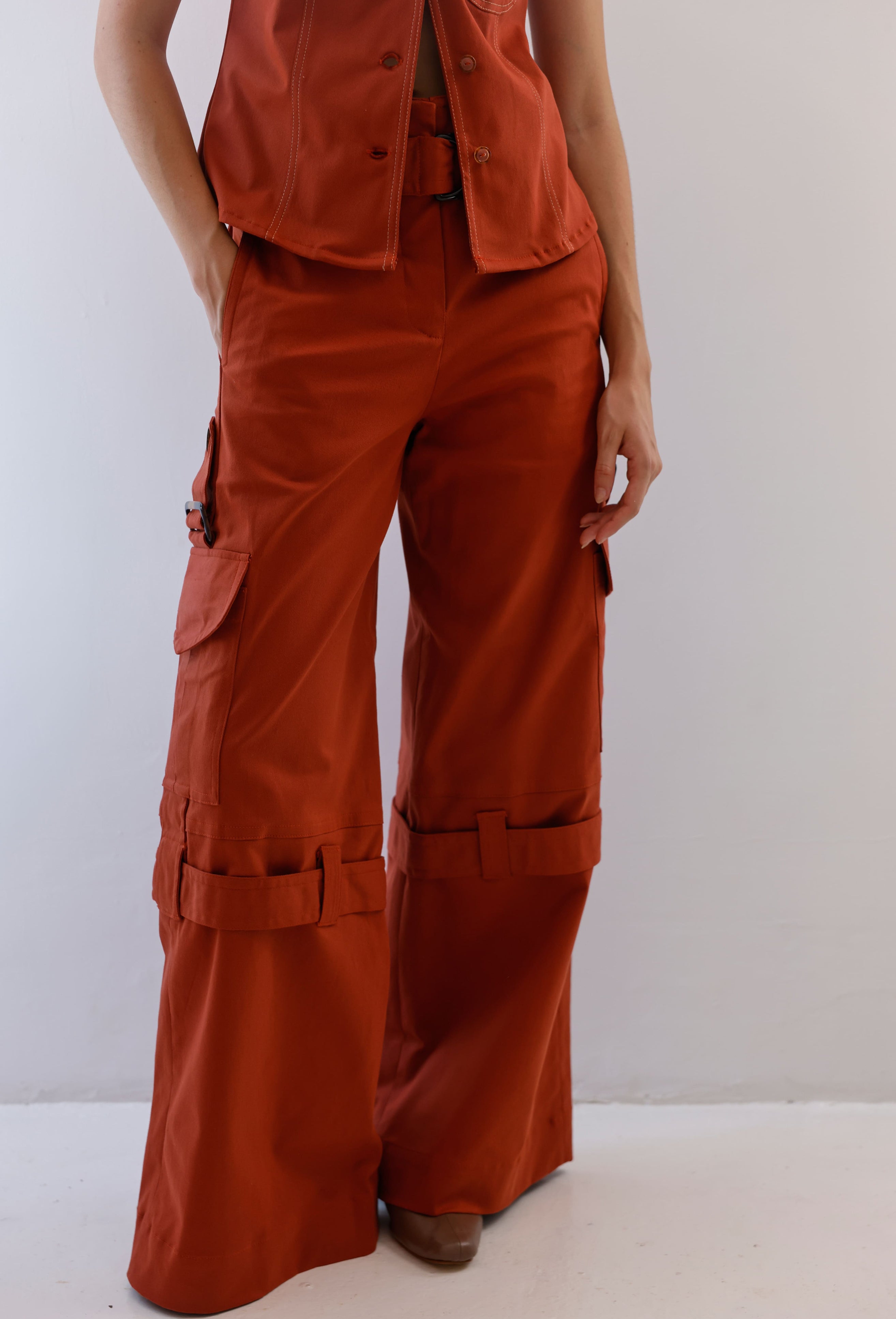 Conjunto Pompousa Malia y Amanda Cargo Wide Leg – Ladrillo