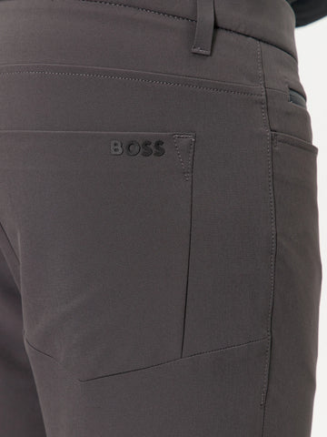 Pantalón BOSS tipo Chinos Slim fit en tela de cuatro vías elástica y fácil de planchar