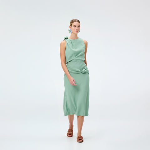 Set Blusa Simona Iris Nudo 100% Rayón y Falda Simona Midi Salvia 100% Rayón