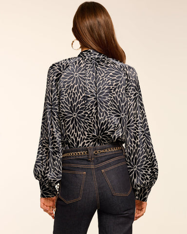 Blusa Ramy Brook Aura Estampada con Lazo al Cuello