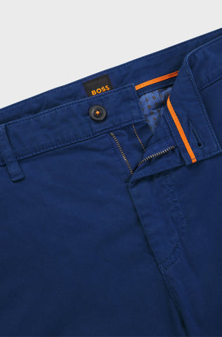 Pantalón tipo Chinos tapered fit de algodón elástico