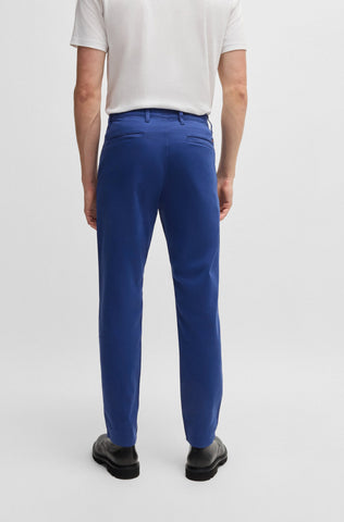 Pantalón tipo Chinos tapered fit de algodón elástico