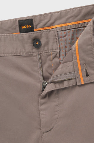Pantalón BOSS slim fit en satén de algodón elástico