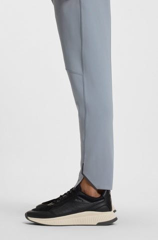 Pantalónes BOSS tipo Joggers active Slim fit con control de la humedad
