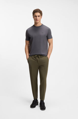 Pantalón BOSS T-Flex Tapered Fit en Tejido Técnico Stretch - Verde Oscuro