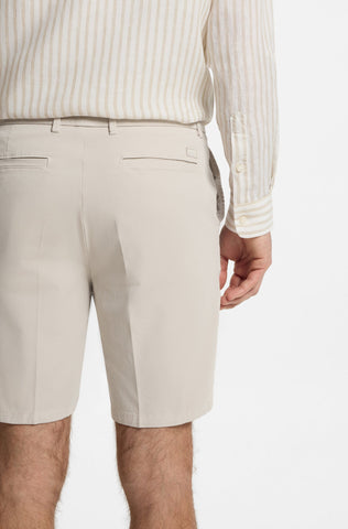 Bermuda BOSS de sarga de algodón elástico Modern Fit