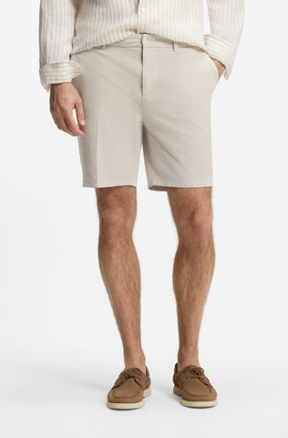 Bermuda BOSS de sarga de algodón elástico Modern Fit