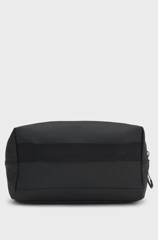 Neceser BOSS De Piel Sintetica y detalles reflectantes