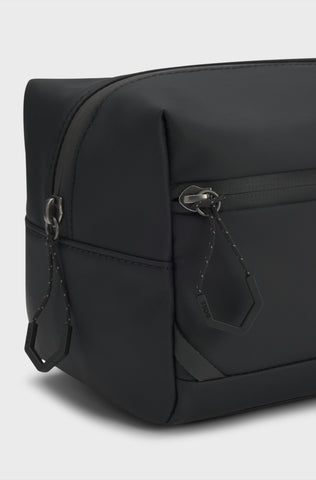 Neceser BOSS De Piel Sintetica y detalles reflectantes