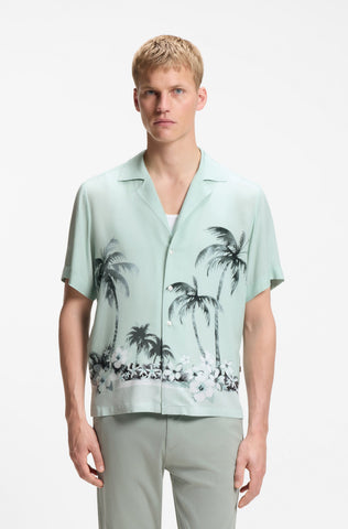 Camisa Resort BOSS Regular Fit con Estampado Tropical - Verde