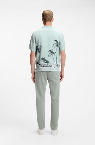 Camisa Resort BOSS Regular Fit con Estampado Tropical - Verde
