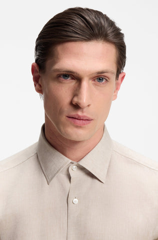 Camisa BOSS de Slim Fit en lino de fabricación italiana - Beige