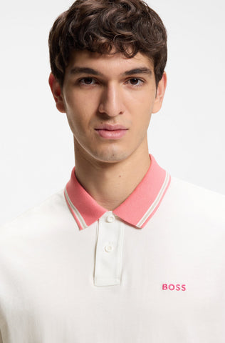 Polo BOSS Regular Fit de Algodón Mercerizado con Detalles en Contraste - Blanco/Rosa