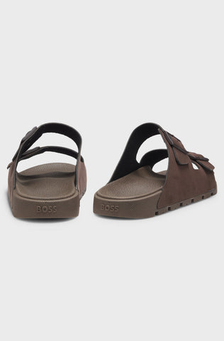 Sandalias BOSS de doble tira con hebillas de marca