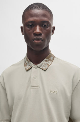 Polo BOSS Relaxed Fit de piqué de algodón con cuello con motivos selváticos