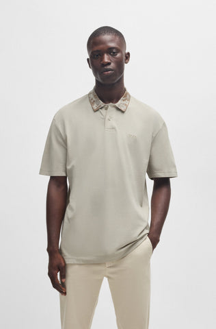 Polo BOSS Relaxed Fit de piqué de algodón con cuello con motivos selváticos