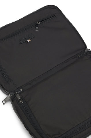 Bulto de Baño BOSS con Monograma Doble B