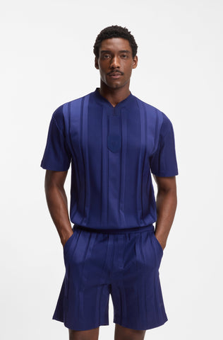 Camiseta BOSS Soccer con Cuello en V y Textura Vertical Relaxed Fit - Azul Marino