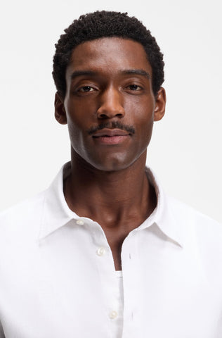 Camisa BOSS Slim Fit en Lino Elástico - Blanco