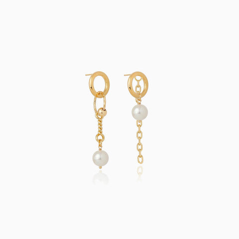 Aretes Cristina Sabatini Lea Pearl con Baño de Oro y Perlas – Dorado