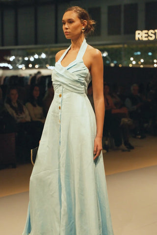 Vestido con escote Halter En Lino Natural Matilde botones chapado en oro 24k