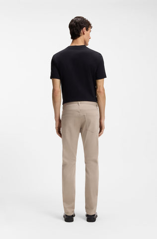 Pantalón BOSS P-Delaware5 Slim Fit de Sarga Stretch – Marrón Claro