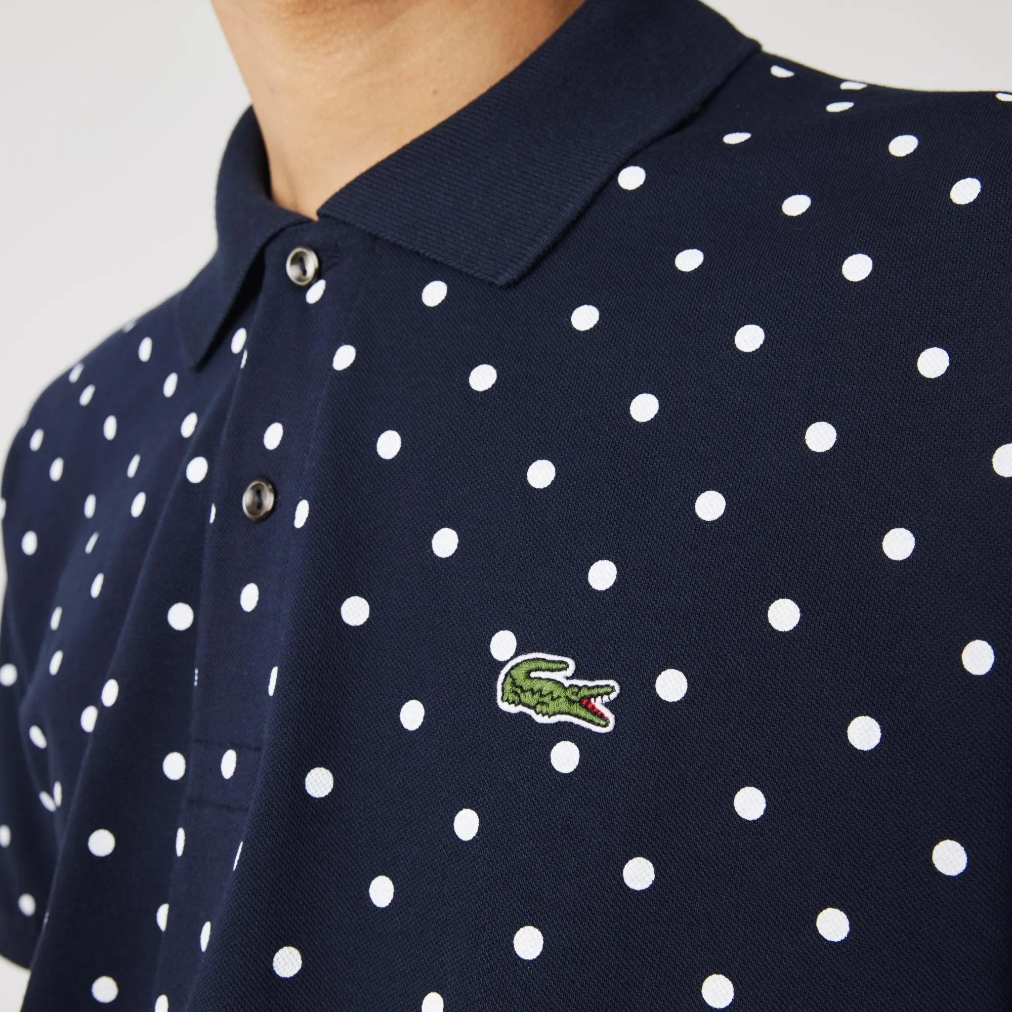 Polo Lacoste classic fit en piqué de algodón con lunares - Azul marino - tiendadicons.com