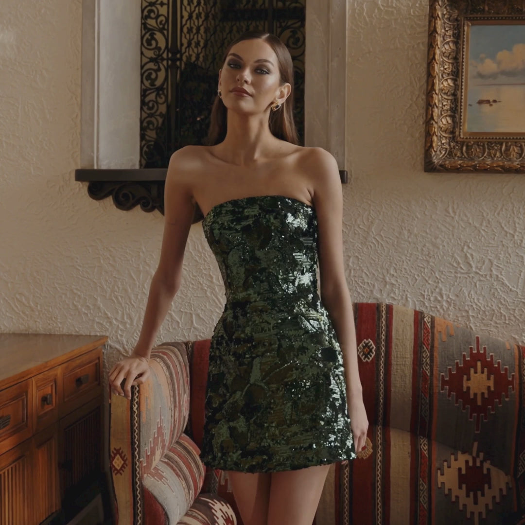 Vestido Corto HELSI Linda en Línea A de Lentejuelas – Verde Esmeralda – video