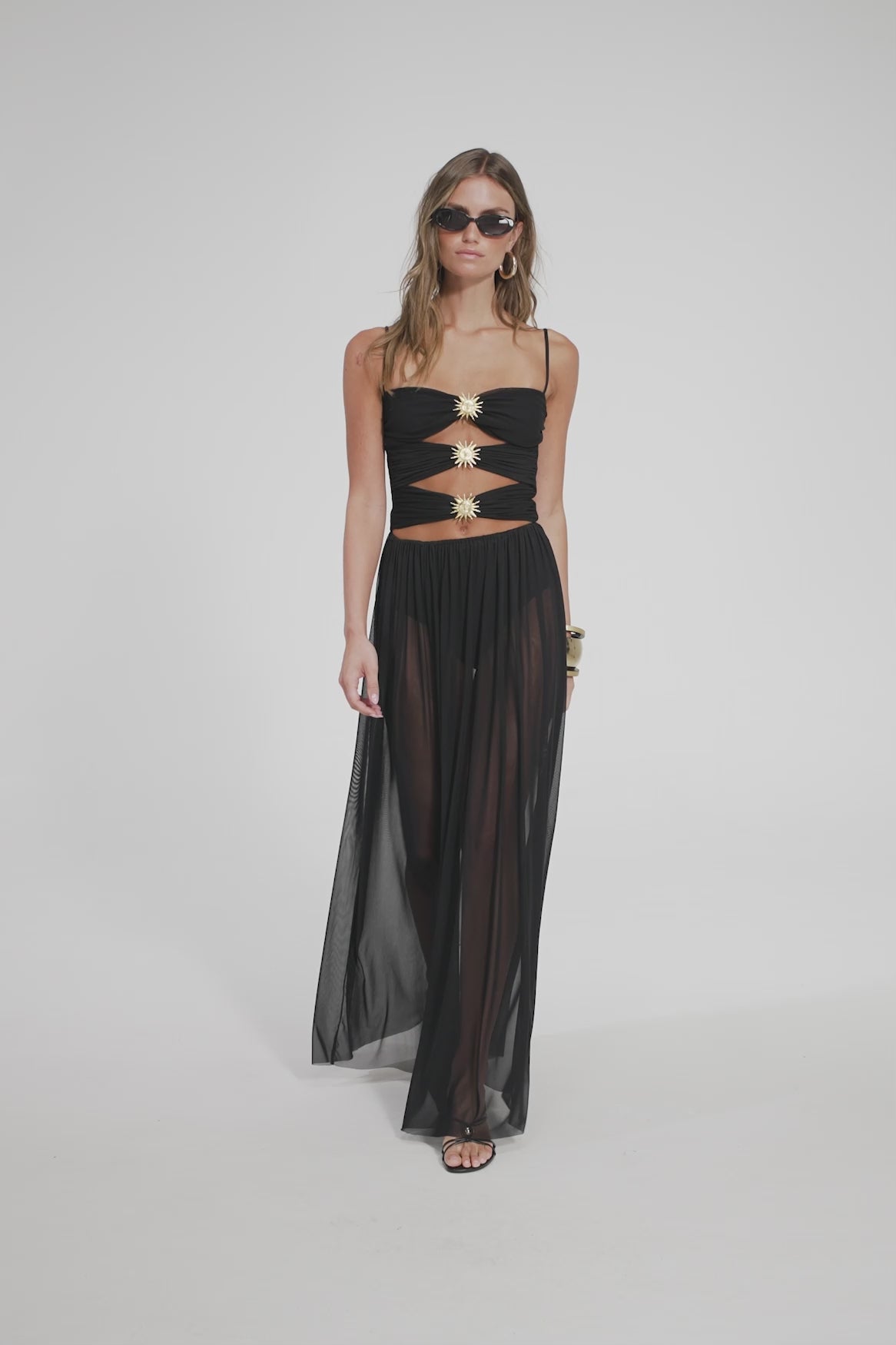 Vestido Agua Bendita Maxi Meeg Solstice Negro con Apliques Dorados